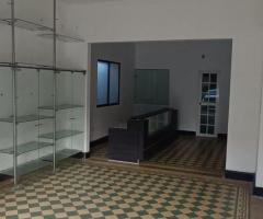 Local comercial de 48Mts2, excelente ubicación en sector comercial