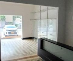 Local comercial de 48Mts2, excelente ubicación en sector comercial