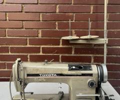 maquina de coser TOYOTA